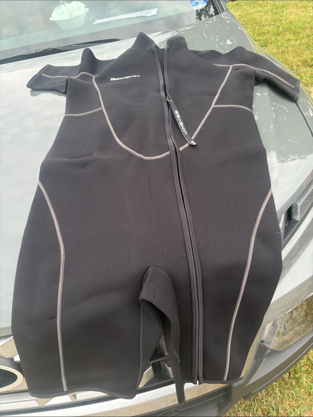 Bare 2mm Shorty Wetsuit - Black with Gray Stitching
